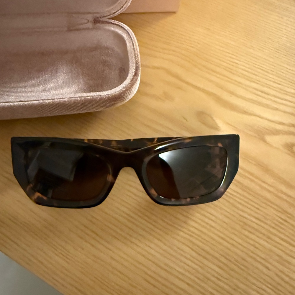 Miu Miu Glimpse sunglasses